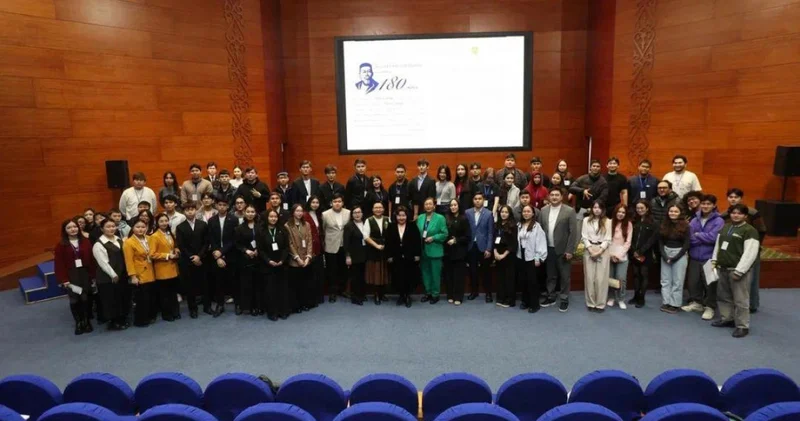 Республикалық Qazaq Battle: Толық адам дебат турнирі өз мәресіне жетті