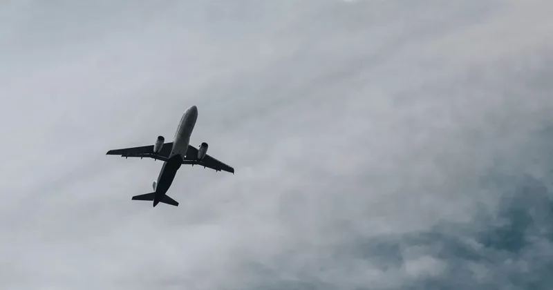 Десятки рейсы задерживают и отменяют в аэропорту Алматы из за снежного коллапса