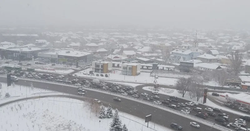 Зима пришла. Алматы засыпало снегом