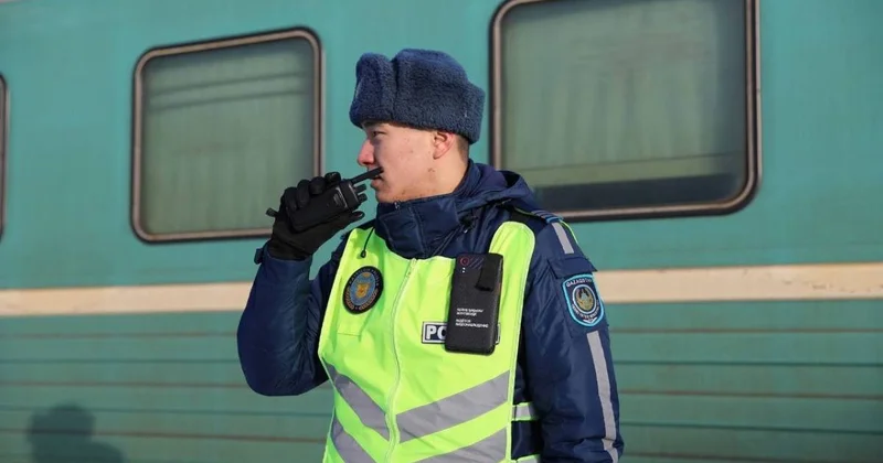Иностранца сняли с поезда и арестовали на 5 суток в Казахстане