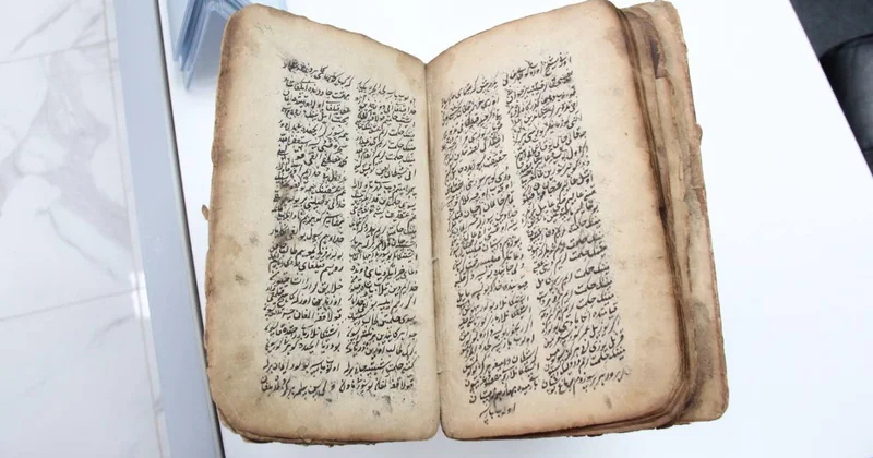 В Туркестане найдена старинная рукопись книги Ясауи Дивани Хикмет .