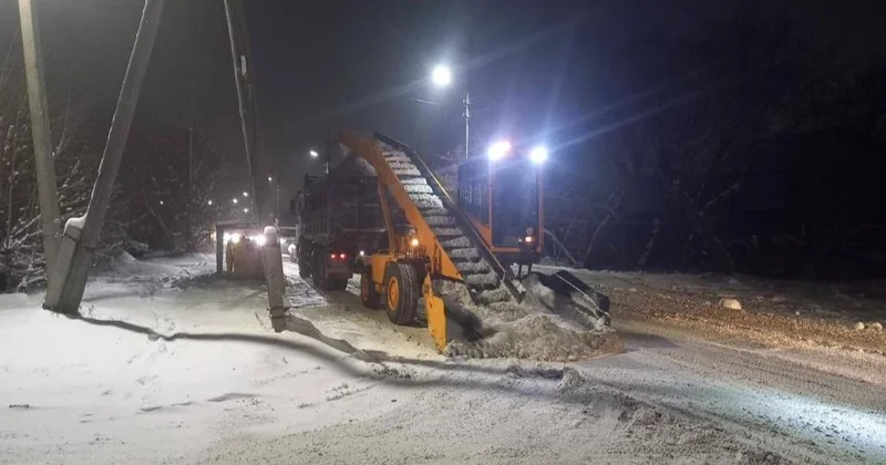 Астанада түнгі уақытта қар күреу жұмысына 1 200 ден астам арнайы техника шығарылды