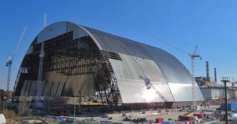 Чернобыль АЭС інің қорғаныс капсуласы дрондар шабуылынан бұзылды