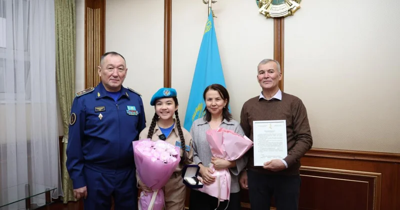 Қорғаныс министрі Голос. Дети байқауының финалисі Жасмина Тузелованы құттықтады