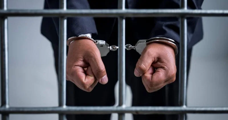 Экс депутата из Кыргызстана подозревают в мошенничестве и насилии СМИ