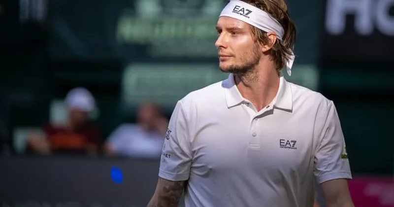 Теннисист Бублик нецензурно отреагировал на попадание в топ 10 рейтинга ATP