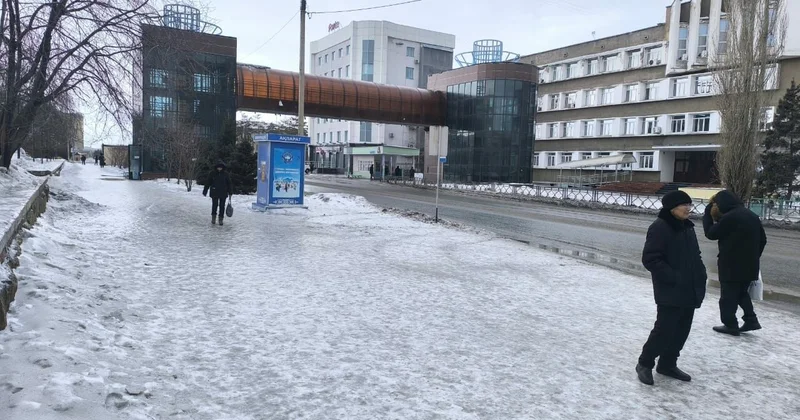И улица превращается… в каток