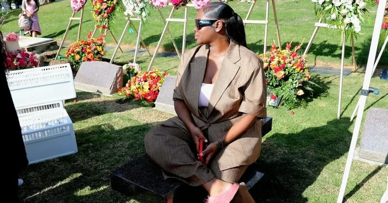 Дочь Snoop Dogg поделилась кадрами прощания с младенцем в соцсетях (ВИДЕО)