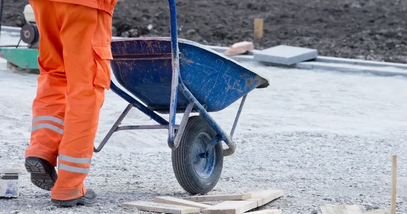 К общественным работам приговорили жителя Шымкента за сталкинг