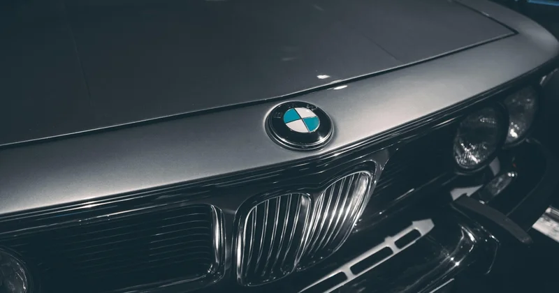 BMW өрт шығу қаупіне байланысты жүздеген мың автокөлікті кері қайтарып жатыр