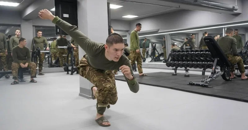 Призер чемпионата мира по конькобежному спорту проходит срочную службу в Алматы