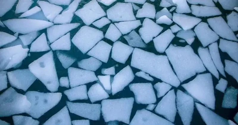 Қарағанды облысында мұз жарылып, отбасылы жұп көлігімен бірге өзенге батқан