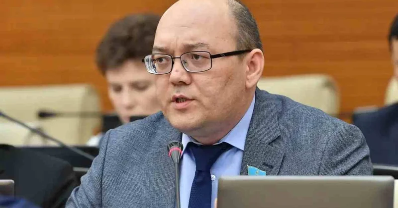 Асхат Рахымжанов: Жаңа Конституция азаматтардың елдің саяси өміріне қатысу мүмкіндігін кеңейтеді
