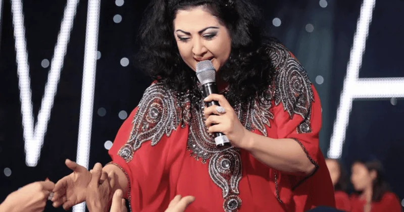 Экс министр вышел на сцену и потребовал от Макпал Жунусовой похудеть