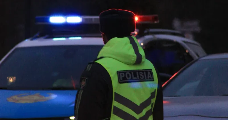 Ақтөбе облысында полицейлер аязды түнде жолда қалған шетел азаматтарына көмектесті