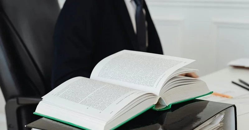 Адвоката в Павлодаре лишили звания подполковника из за 6 млн тенге