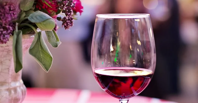 Алкоголь и табак в Казахстане настолько резко подорожали впервые за 15 лет аналитики