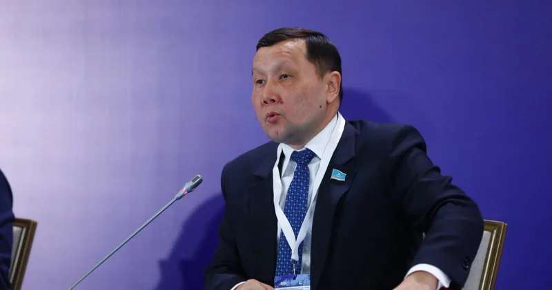 Жаңа Конституция жобасында адвокатура институтының рөлін күшейтуге ерекше көңіл бөлінген Абзал Құспан