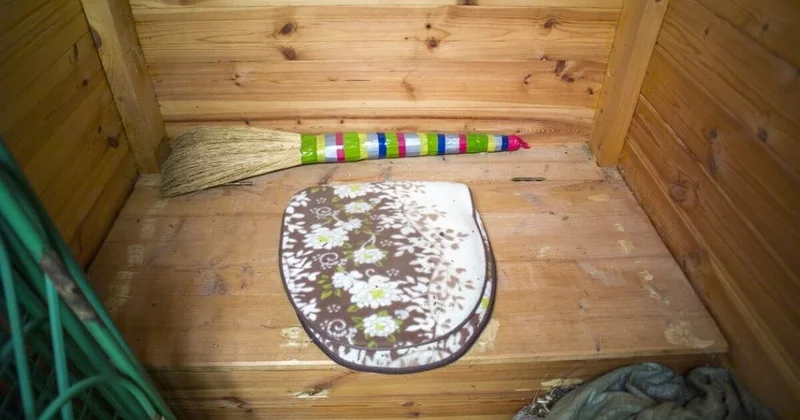 25 летняя алматинка провалилась в туалет: стали известны подробности инцидента