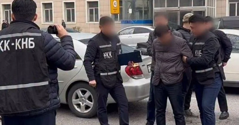 Фото с задержанием сотрудника ДЭР прокомментировали в КНБ