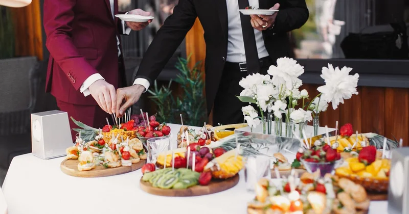 Бішкекте асханадан тамақтанған адамдар уланды