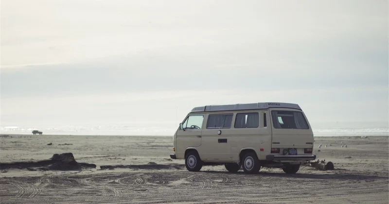 Во Франции отец больше года держал 9 летнего сына в фургоне