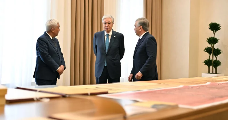 Мирзиёев Тоқаевқа тарихи құжаттарды табыстады