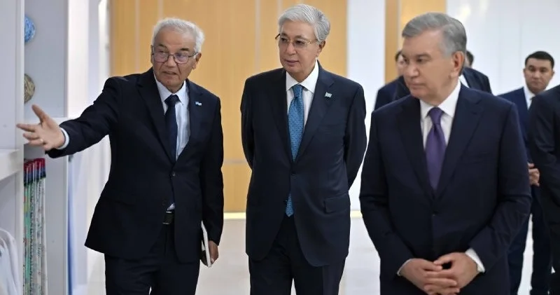 Тоқаев пен Мирзиёев MERGANTEKS мақта мата кластерінің жұмысымен танысты