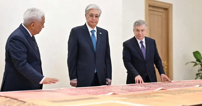 Узбекистан передал Казахстану исторические документы