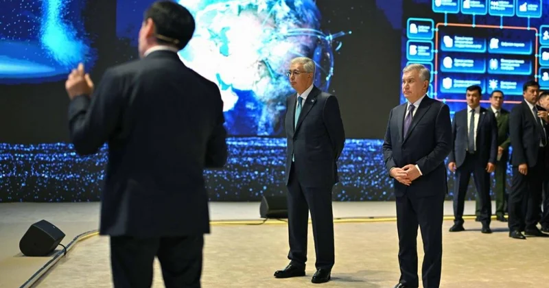 Токаеву и Мирзиёеву показали разработки в сфере ИИ и GovTech в Бухаре