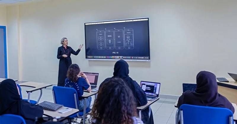 БАӘ де жасанды интеллект негізінде көптілді ымдау тілінің аудармашысы жасалды