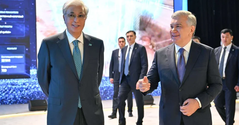 Лидеры Казахстана и Узбекистана посетили хакатон по искусственному интеллекту