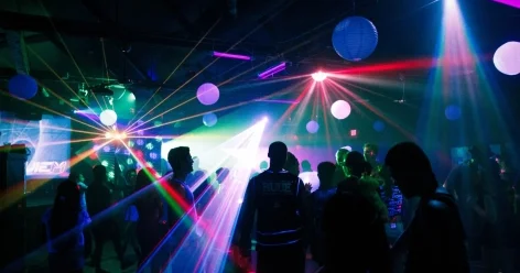 В элитном клубе Алматы задержали сотрудника за сбыт гашиша