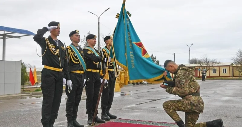 Ақтауда мерзімді қызметін аяқтаған 600 теңіз жаяу әскері Жауынгерлік тумен қоштасты