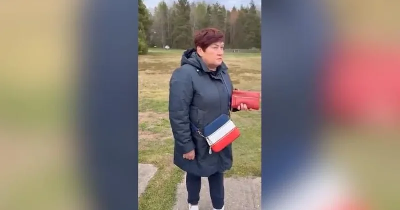 Полиция Латвии задержала женщину из за цветов флага России на сумке