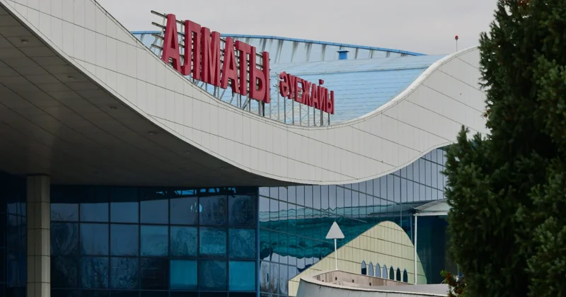 Алматы әуежайында төтенше жағдай: құбырлар жолаушылардың үстіне құлай жаздады