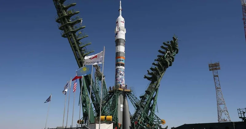 Байқоңырда Союз МС 29 ғарыш кемесін тасымалдайтын зымыран ұшыру алаңына орнатылды