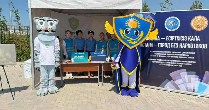 BaiQymyz 2026 фестивалінде робот ит, Тәртіпбек пен Тазабек қонақтарға түсіндіру жұмысын жүргізді