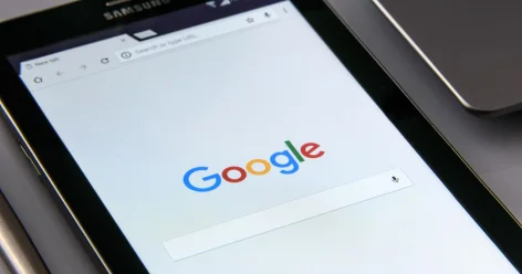 Google тестирует главную страницу без кнопки Поиск
