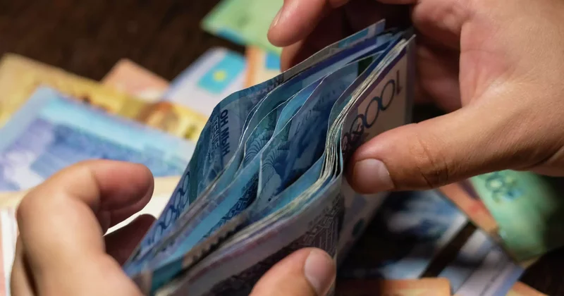 Атырауда журналист кәсіпкерден 10 млн теңге бопсалаған