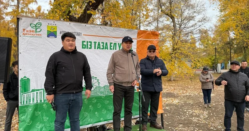 В Уральске посадили 50 новых деревьев