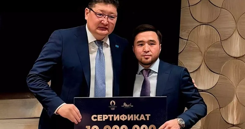 Берік Уәли Елдос Сметовке 10 млн теңгенің сертификатын табыстады