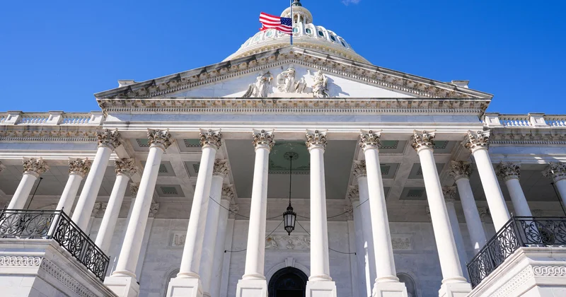 Сенат США одобрил законопроект о финансировании правительства до конца января