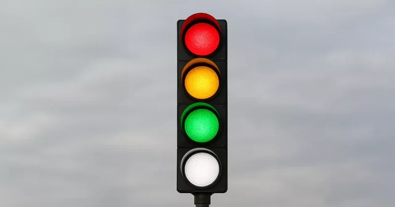 АҚШ ғалымдары бағдаршамға төртінші ақ түсті шамды қосуды ұсынды