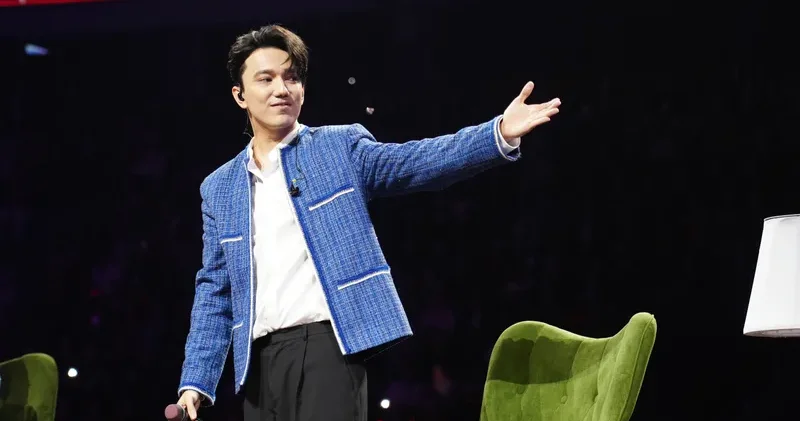 Димаш Құдайбергеннің анасы ұлының концертіндегі ерекше кадрлармен бөлісті