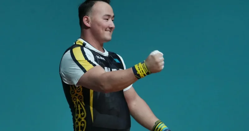 Казахстанский тяжелоатлет взял три золота в Эр Рияде