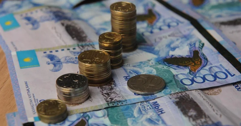 Насколько самая частая зарплата меньше средней в Казахстане