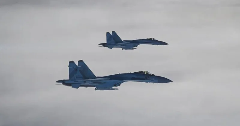 Самолет Токаева над Россией сопровождают истребители Су 35