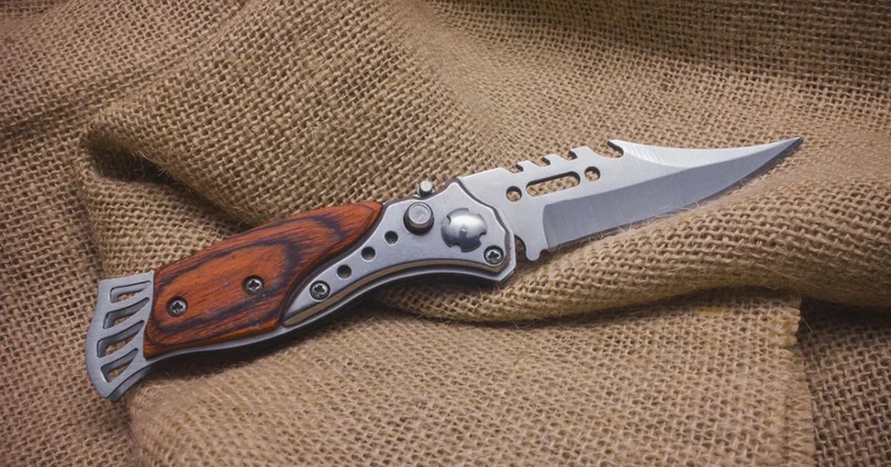 Директор магазина зарезал продавщицу на балконе квартиры