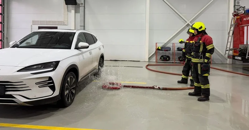 Электромобили и пожарная безопасность: в столичном ДЧС рассказали, как действовать при возгорании электрокара